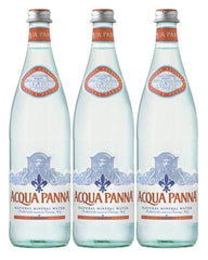 Acqua Panna botella de cristal frontal elegante para servir en mesa
