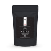 Akira Matcha paquete frontal mostrando diseño y sello orgánico para frescura