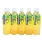 Aloevine vista frontal de la botella con etiqueta tropical y presentación en pack, refresco listo