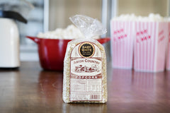 Amish Country Popcorn palomitas en cuenco listas para comer con aspecto crujiente