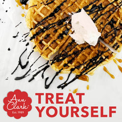 Ann Clark gofre belga servido en plato con topping y aspecto crujiente
