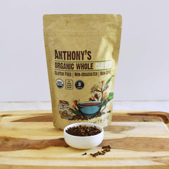 Anthony's clavos en uso en taza de té proporcionando aroma cálido