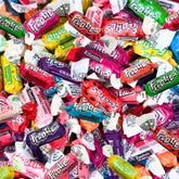 Assortit Tootsie Roll Frooties frente del empaque mostrando la bolsa y variedad