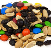 Assortit mezcla Trail Mix frente del empaque mostrando 5 lb y variedad de ingredientes para compartir