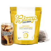 Bizzy empaque frontal mostrando bolsas para cold brew y beneficio de practicidad