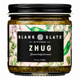 Blank Slate Kitchen frasco Zhug frente mostrando etiqueta clara y usable
