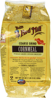 Bob's Red Mill paquete frontal de harina de maíz gruesa que muestra el empaque y marca útil para identificar producto