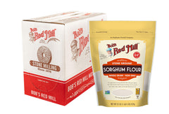 Bob's Red Mill muestra el frente del paquete y beneficios de harina integral