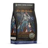 Bones Coffee Company empaque frontal mostrando sabor chocolate oscuro y bolsa resellable