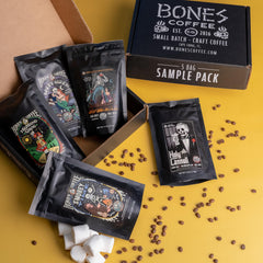Bones Coffee Company detalle del cierre resellable que preserva frescura y aroma