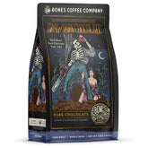 Bones Coffee Company empaque frontal mostrando marca y sabor chocolate oscuro, frescura asegurada