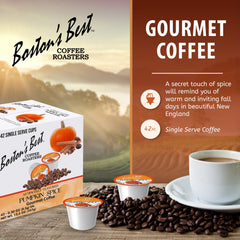 Boston's Best taza servida con café Pumpkin Spice y aroma reconfortante