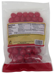 Buc-ee's primeros planos de caramelos Cherry Sours mostrando textura masticable y color rojo vibrante