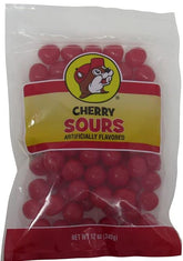 Buc-ee's paquete frontal de Cherry Sours 12 oz mostrando etiqueta y cierre práctico para llevar