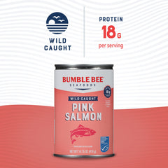 Bumble Bee primer plano de trozos de salmón con piel y huesos, textura apetecible