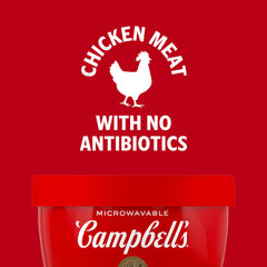 Campbell's primer plano de fideos y caldo resaltando textura y sabor hogareño