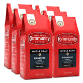 Community Coffee bolsa frontal con logo que muestra presentación y confianza