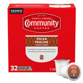 Community Coffee caja frontal que muestra 32 cápsulas y sabor praliné