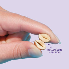 Daily Crunch porción en mano para comparar tamaño, cómodo y portátil