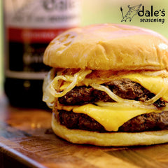 Dale's marinando filete en parrilla para sabor intenso y brillo