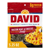 DAVID empaque frontal Bacon Mac and Cheese mostrando bolsa y tamaño práctico