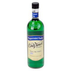 DaVinci Gourmet jarabe añadido a un café latte, realza aroma y sabor sin calorías