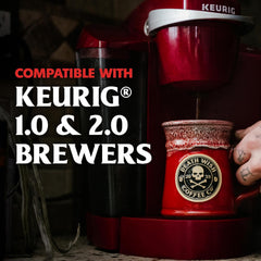 Death Wish Coffee taza servida vista superior, muestra cuerpo y crema