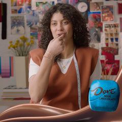 Dove montón de bombones sin envolver listo para servir