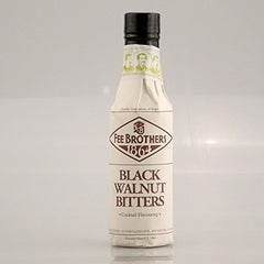 Fee Brothers Black Walnut botella frontal mostrando etiqueta clara y aroma concentrado