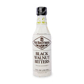 Fee Brothers botella frontal con etiqueta de nuez negra y aspecto profesional