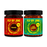 FLYBYJING frascos frontales del dúo mostrando las dos salsas y etiquetas