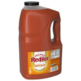 Frank's RedHot galón al frente, envase visible y listo para uso