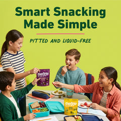 Freestyle Snacks bolsa abierta en mano demostrando sin derrames y comodidad