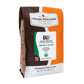 Fresh Roasted Coffee frente del paquete mostrando sello orgánico y beneficio de frescura