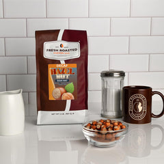 Fresh Roasted Coffee primer plano de granos enteros mostrando calidad