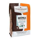 Fresh Roasted Coffee paquete frontal mostrando sello orgánico y beneficio de pureza
