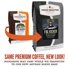 Fresh Roasted Coffee primer plano de granos tostados resaltando frescura y aroma