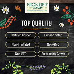 Taza infusionando hojas de eucalipto Frontier Co-op liberando aroma refrescante