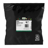 Frontier Co-op paquete frontal de sésamo negro orgánico mostrando etiqueta y bolsa