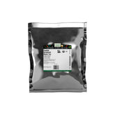 Frontier Co-op paquete y taza mostrando el producto listo para beber, sabor robusto