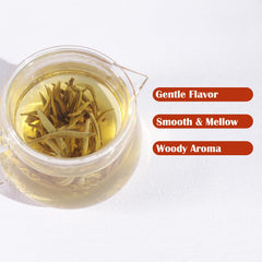FullChea taza con infusión clara ofreciendo aroma delicado
