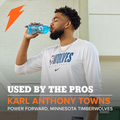 Gatorade en mano durante entrenamiento para reponer electrolitos