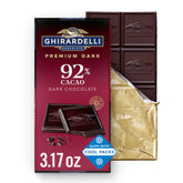 Ghirardelli barra frontal mostrada completa, intenso sabor visible