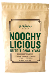 Gloriously Vegan envase frontal de Noochy Licious mostrando tamaño y beneficio