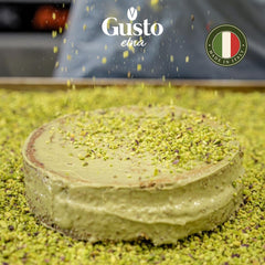 GUSTO ETNA cucharada con pistachos troceados para comparar tamaño y uso