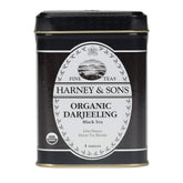 Harney & Sons lata frontal de Darjeeling orgánico mostrando diseño y protección