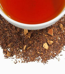 Harney & Sons sachet dentro de taza humeante mostrando infusión y aroma especiado