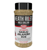 Heath Riles frente del envase mostrando la mezcla Garlic Jalapeño y confianza