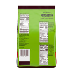 HERSHEY'S primer plano de piezas envueltas mostrando frescura y higiene