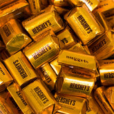 HERSHEY'S bolsa frontal de 2 libras con envoltorios dorados y presentación elegante